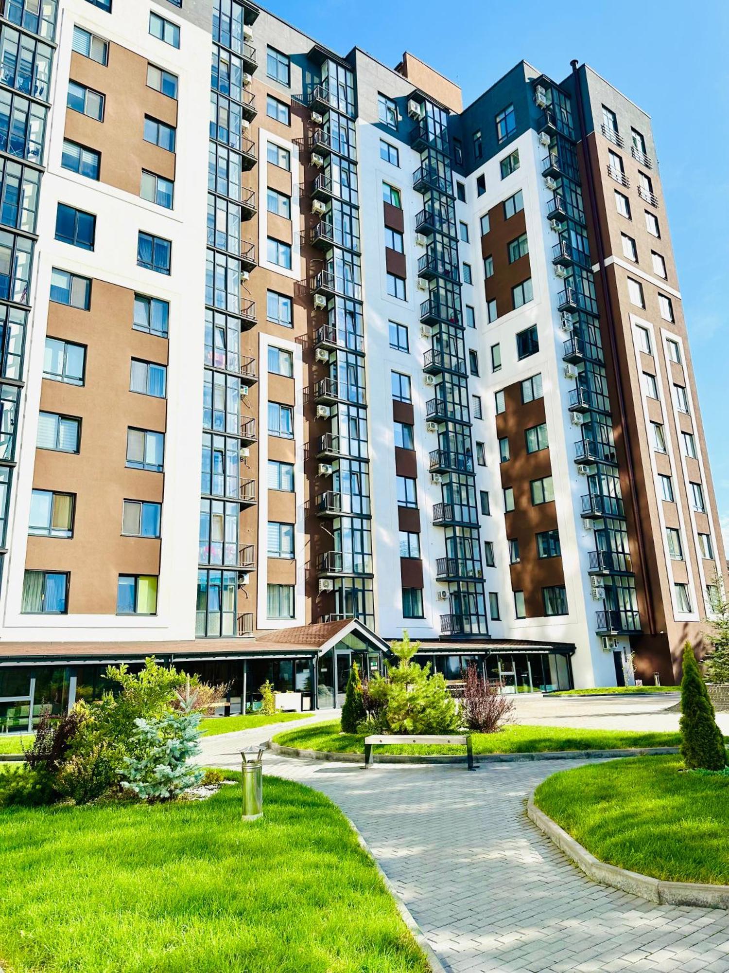 Comfortable Apartments With A Coffee Machine In The City Centre, Zlata Plaza Rivne Exterior photo