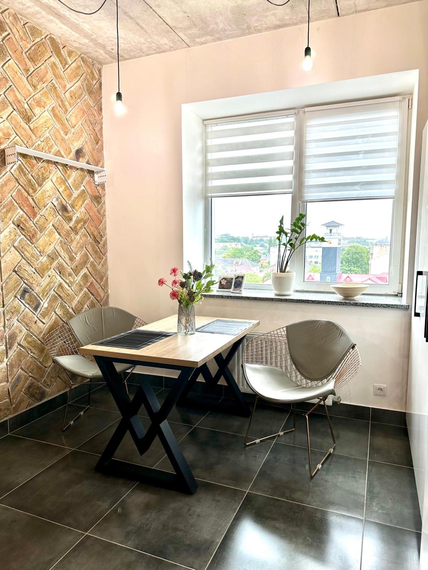 Comfortable Apartments With A Coffee Machine In The City Centre, Zlata Plaza Rivne Exterior photo